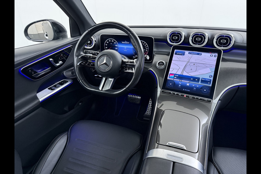 Mercedes-Benz GLC 300e AMG 4Matic // SoH 95% // Panorama dak // Burmester // Memory // 360 Camera // 20 inch // Treeplanken // Sfeerverlichting //