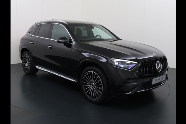 Mercedes-Benz GLC 300e AMG 4Matic // SoH 95% // Panorama dak // Burmester // Memory // 360 Camera // 20 inch // Treeplanken // Sfeerverlichting //