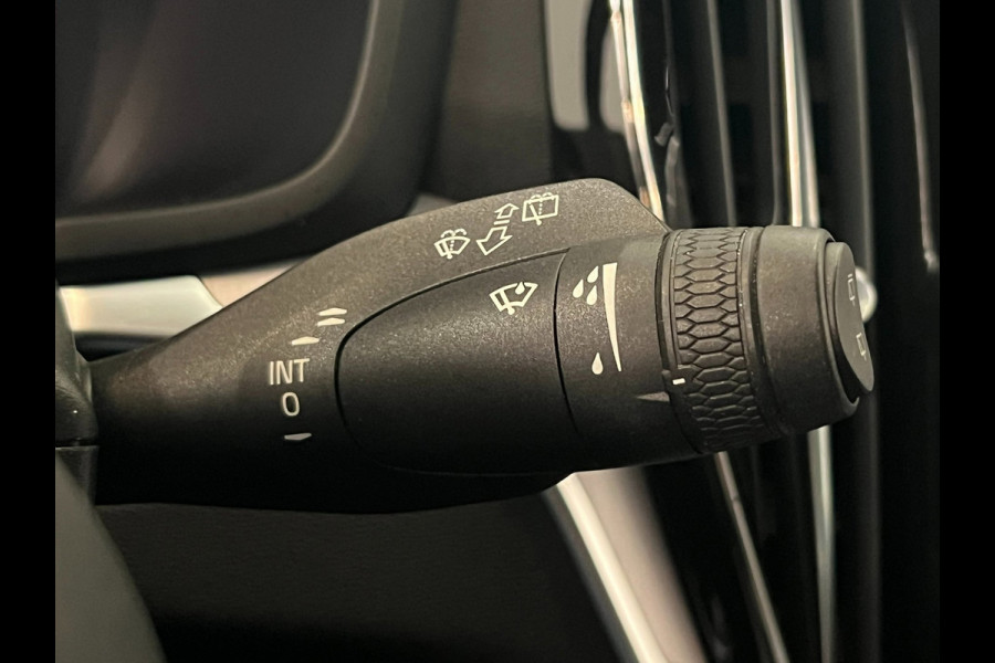 Volvo V60 2.0 T5 Momentum / NL-auto / CarPlay / Leder / Trekhaak