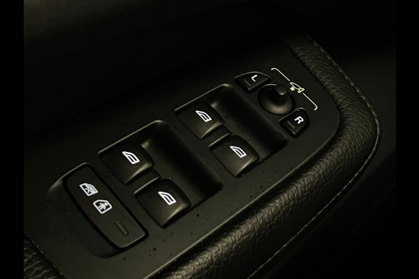 Volvo V60 2.0 T5 Momentum / NL-auto / CarPlay / Leder / Trekhaak