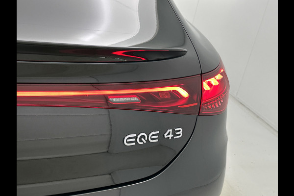 Mercedes-Benz EQE AMG 43 4MATIC 90 kWh(Goed OnderH, Panorama, 360 Camera, SfeerVerlichting, Massage Stoelen, StoelV, Lane A, Etc)
