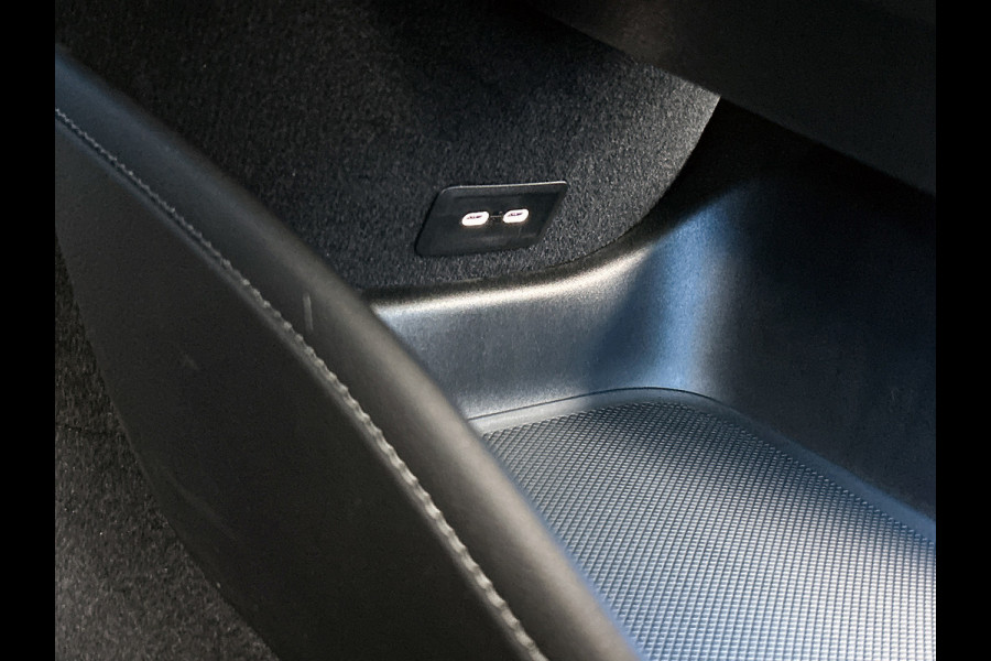 Mercedes-Benz EQE AMG 43 4MATIC 90 kWh(Goed OnderH, Panorama, 360 Camera, SfeerVerlichting, Massage Stoelen, StoelV, Lane A, Etc)