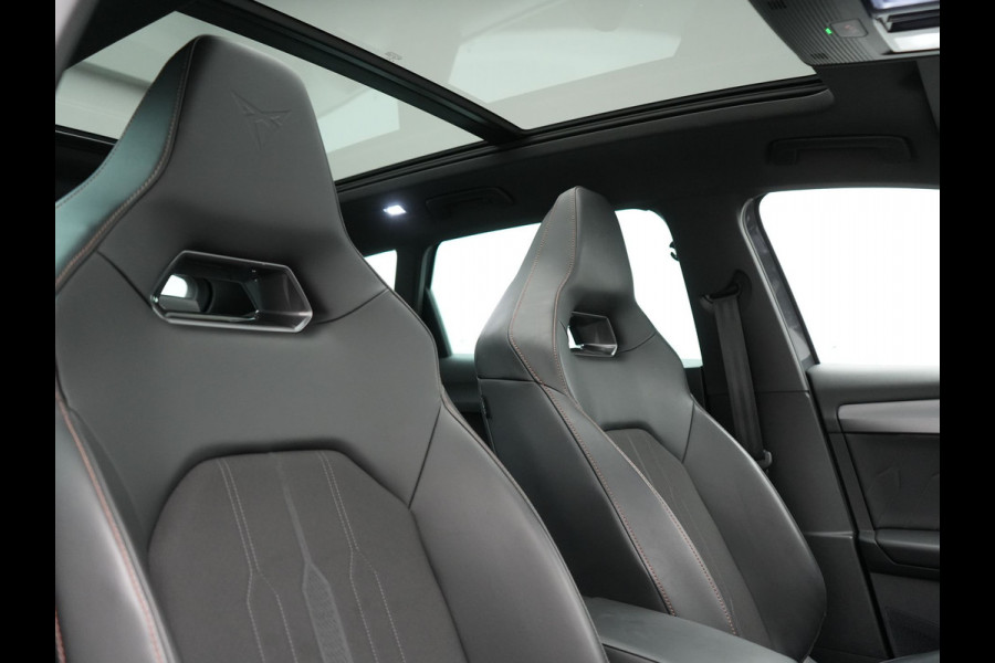 CUPRA Leon 1.4 e-Hybrid VZ Copper Edition PHEV 245pk Dealer O.H PHEV | Panodak | Adaptive Cruise | Sportstoelen Memory & Verwarmd | Sfeerverlichting | Apple Carplay | Blis | Keyless | Stuur Verwarmd | Navigatie | Virtual | DAB | Plug In Hybrid