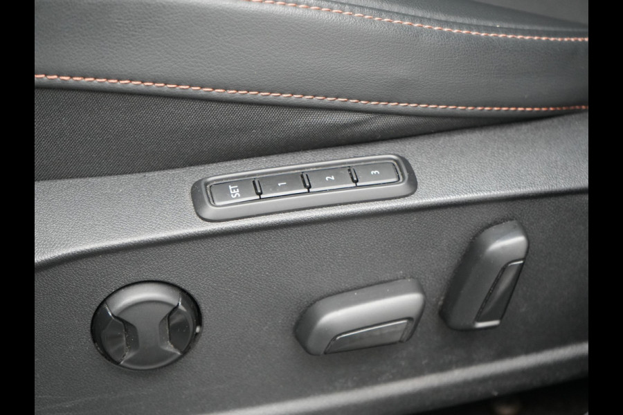 CUPRA Leon 1.4 e-Hybrid VZ Copper Edition PHEV 245pk Dealer O.H PHEV | Panodak | Adaptive Cruise | Sportstoelen Memory & Verwarmd | Sfeerverlichting | Apple Carplay | Blis | Keyless | Stuur Verwarmd | Navigatie | Virtual | DAB | Plug In Hybrid