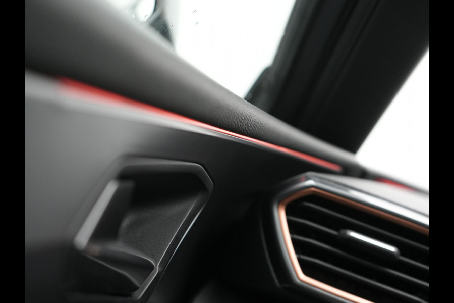 CUPRA Leon 1.4 e-Hybrid VZ Copper Edition PHEV 245pk Dealer O.H PHEV | Panodak | Adaptive Cruise | Sportstoelen Memory & Verwarmd | Sfeerverlichting | Apple Carplay | Blis | Keyless | Stuur Verwarmd | Navigatie | Virtual | DAB | Plug In Hybrid