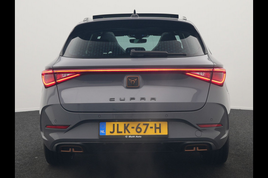 CUPRA Leon 1.4 e-Hybrid VZ Copper Edition PHEV 245pk Dealer O.H PHEV | Panodak | Adaptive Cruise | Sportstoelen Memory & Verwarmd | Sfeerverlichting | Apple Carplay | Blis | Keyless | Stuur Verwarmd | Navigatie | Virtual | DAB | Plug In Hybrid