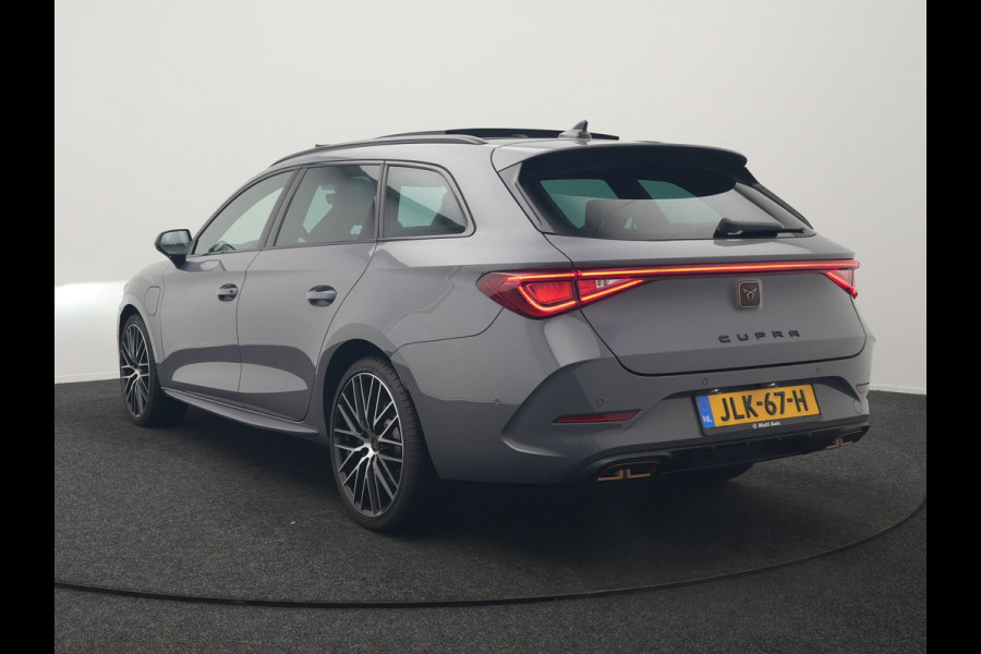 CUPRA Leon 1.4 e-Hybrid VZ Copper Edition PHEV 245pk Dealer O.H PHEV | Panodak | Adaptive Cruise | Sportstoelen Memory & Verwarmd | Sfeerverlichting | Apple Carplay | Blis | Keyless | Stuur Verwarmd | Navigatie | Virtual | DAB | Plug In Hybrid