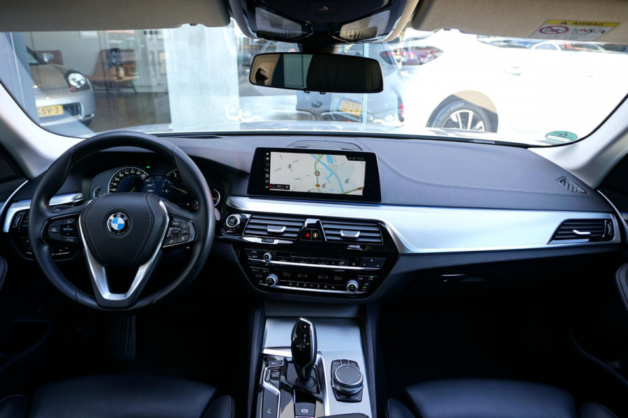 BMW 5 Serie Touring 520i High Executive *NL AUTO / DEALER OH* + MEMORY / HEAD-UP