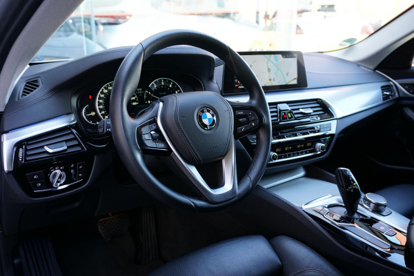 BMW 5 Serie Touring 520i High Executive *NL AUTO / DEALER OH* + MEMORY / HEAD-UP