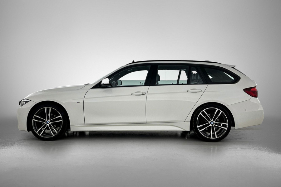 BMW 3 Serie Touring 320i Edition M Sport Shadow Executive(NL-auto, Dealer OnderH, Panorama, Camera, StoelV, Climate Con, NaviProf)