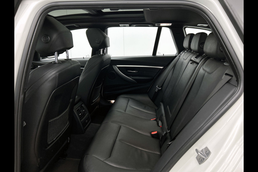 BMW 3 Serie Touring 320i Edition M Sport Shadow Executive(NL-auto, Dealer OnderH, Panorama, Camera, StoelV, Climate Con, NaviProf)