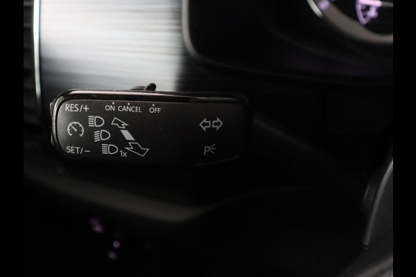 Škoda Kodiaq 1.5 TSI Business Edition | Trekhaak | Half leder | Keyless | Carplay | Canton Sound | Sfeerverlichting | Navigatie | Camera | Cruise control | Full LED | Bluetooth | Climate control