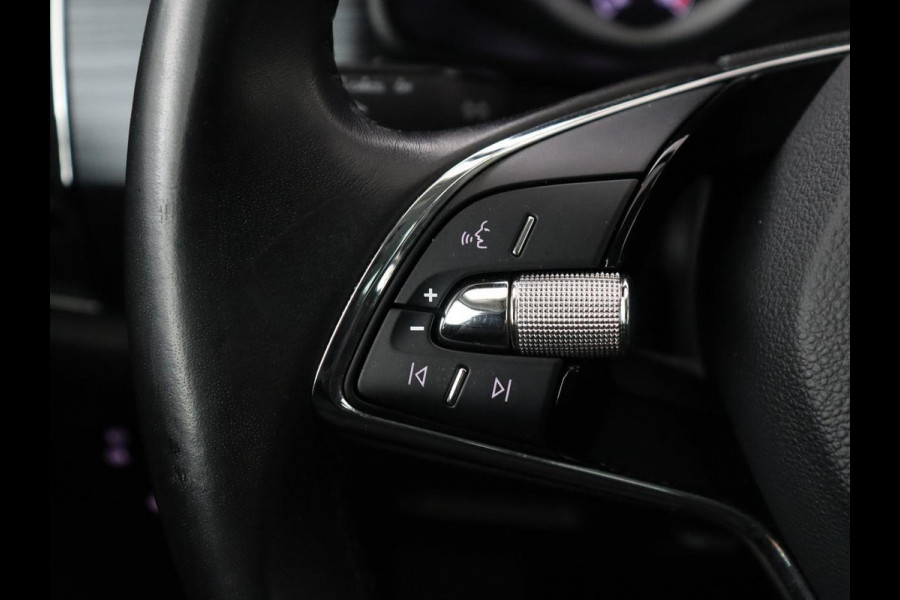 Škoda Kodiaq 1.5 TSI Business Edition | Trekhaak | Half leder | Keyless | Carplay | Canton Sound | Sfeerverlichting | Navigatie | Camera | Cruise control | Full LED | Bluetooth | Climate control