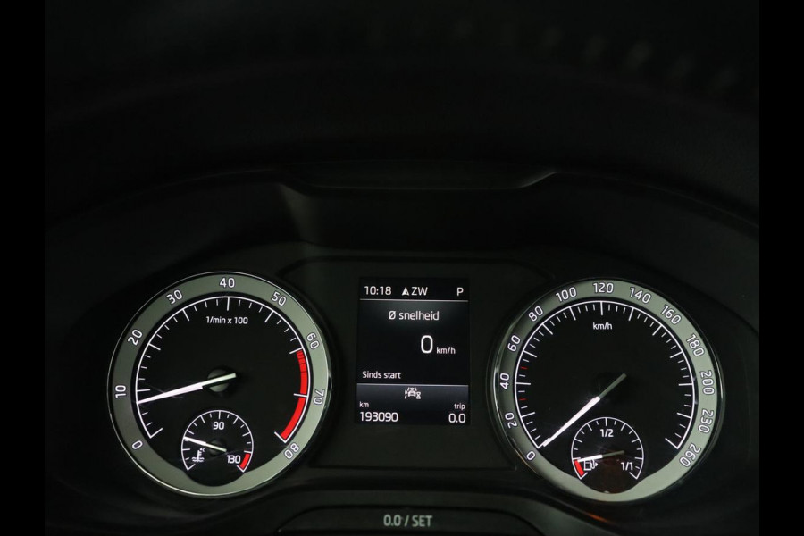 Škoda Kodiaq 1.5 TSI Business Edition | Trekhaak | Half leder | Keyless | Carplay | Canton Sound | Sfeerverlichting | Navigatie | Camera | Cruise control | Full LED | Bluetooth | Climate control