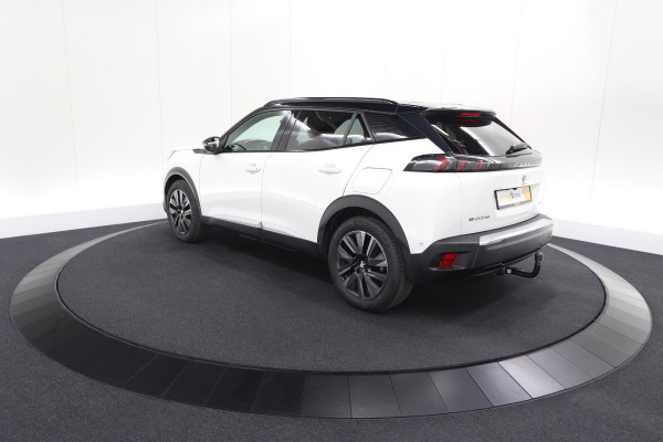 Peugeot e-2008 EV GT 50 kWh | 11 KW Laadfunctie   | Pack Winter | Alcantara | Navigatie | Camera