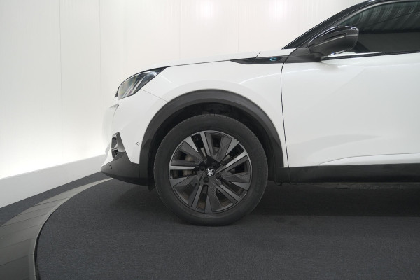 Peugeot e-2008 EV GT 50 kWh | 11 KW Laadfunctie   | Pack Winter | Alcantara | Navigatie | Camera