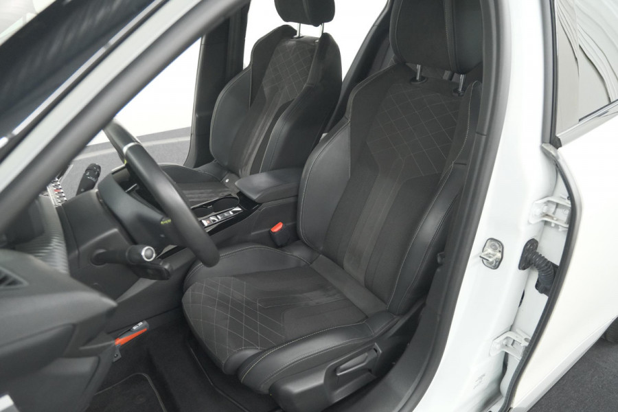 Peugeot e-2008 EV GT 50 kWh | 11 KW Laadfunctie   | Pack Winter | Alcantara | Navigatie | Camera