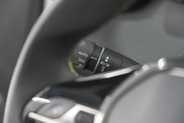 Peugeot e-2008 EV GT 50 kWh | 11 KW Laadfunctie   | Pack Winter | Alcantara | Navigatie | Camera