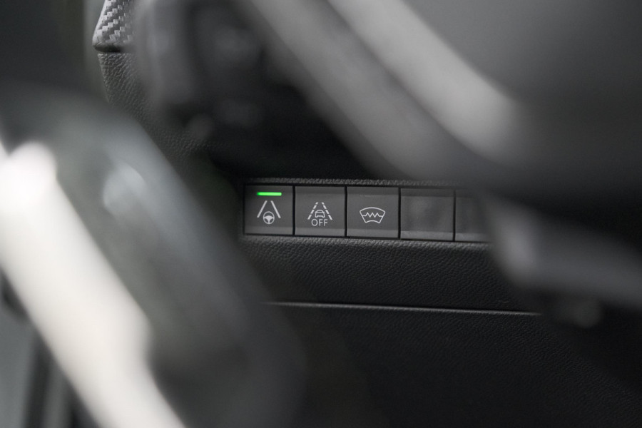 Peugeot e-2008 EV GT 50 kWh | 11 KW Laadfunctie   | Pack Winter | Alcantara | Navigatie | Camera