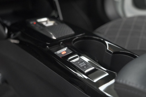 Peugeot e-2008 EV GT 50 kWh | 11 KW Laadfunctie   | Pack Winter | Alcantara | Navigatie | Camera