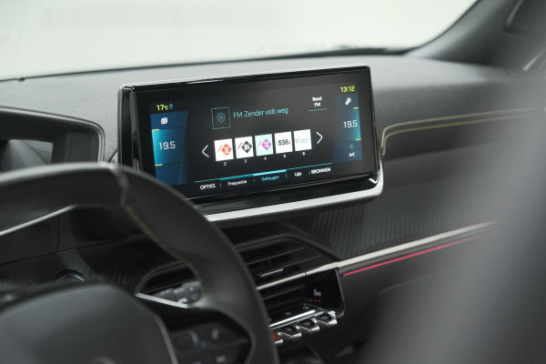 Peugeot e-2008 EV GT 50 kWh | 11 KW Laadfunctie   | Pack Winter | Alcantara | Navigatie | Camera