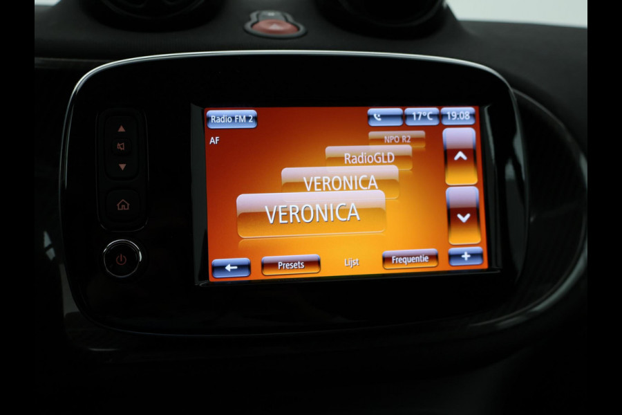 Smart Fortwo cabrio EQ COMFORT PLUS 18 KW + 16 INCH LMV | LEDER | STOELVERW. | CAMERA | NAVIGATIE