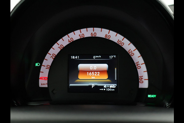 Smart Fortwo cabrio EQ COMFORT PLUS 18 KW + 16 INCH LMV | LEDER | STOELVERW. | CAMERA | NAVIGATIE