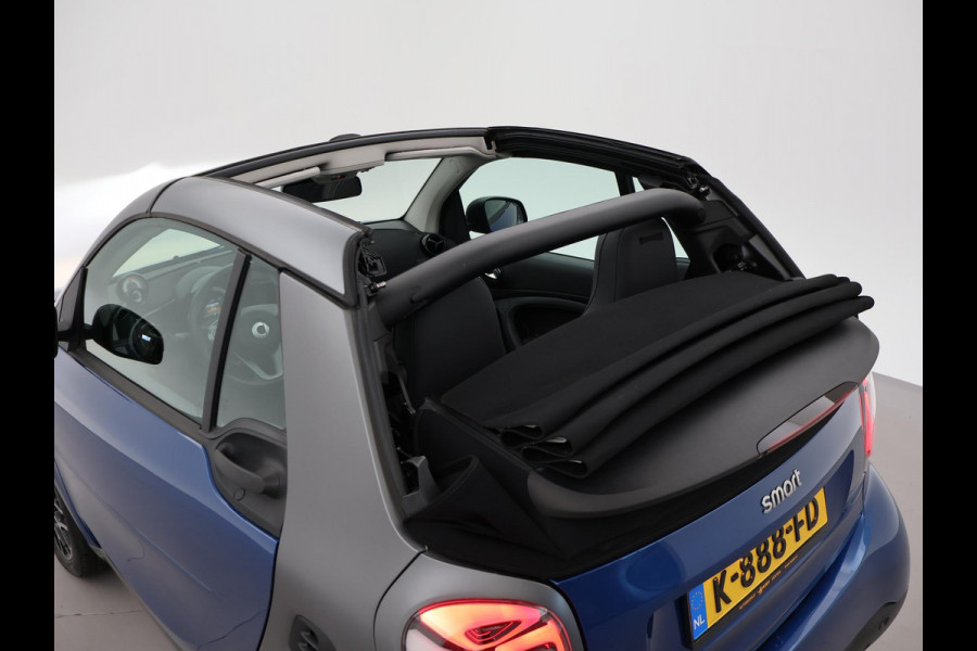 Smart Fortwo cabrio EQ COMFORT PLUS 18 KW + 16 INCH LMV | LEDER | STOELVERW. | CAMERA | NAVIGATIE
