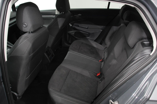 Volkswagen Golf 1.5 eTSI DSG Style 150Pk Panoramadak  Navigatie  Digitale Cockpit  Adaptive Cruise Control  Lane/Side/Travel Assist  LED Matrix  Camera