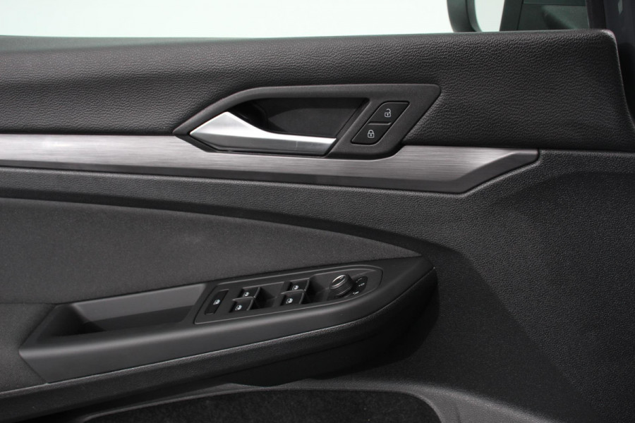Volkswagen Golf 1.5 eTSI DSG Style 150Pk Panoramadak  Navigatie  Digitale Cockpit  Adaptive Cruise Control  Lane/Side/Travel Assist  LED Matrix  Camera