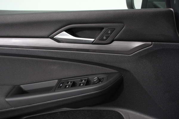 Volkswagen Golf 1.5 eTSI DSG Style 150Pk Panoramadak  Navigatie  Digitale Cockpit  Adaptive Cruise Control  Lane/Side/Travel Assist  LED Matrix  Camera