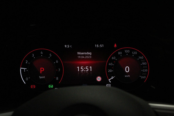 Volkswagen Golf 1.5 eTSI DSG Style 150Pk Panoramadak  Navigatie  Digitale Cockpit  Adaptive Cruise Control  Lane/Side/Travel Assist  LED Matrix  Camera