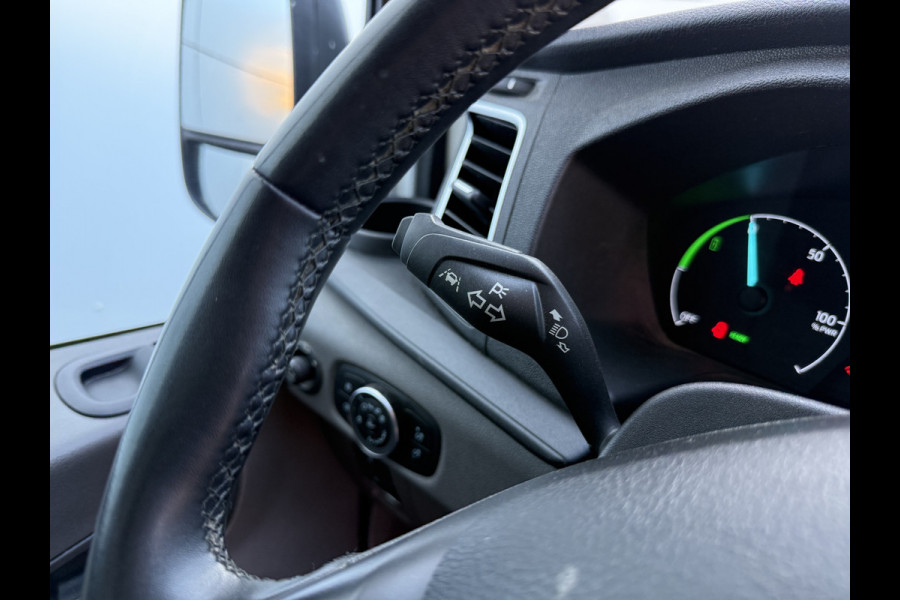Ford E-Transit 68kWh 184PK L2H2 317km WLTP 94,9% (SOH) BEV Snelladen Cruise control Climate control Carplay Navigatie Laadkabel Parkeersensoren