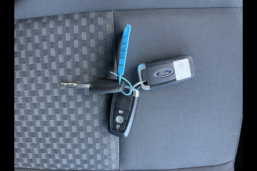 Ford E-Transit 68kWh 184PK L2H2 317km WLTP 94,9% (SOH) BEV Snelladen Cruise control Climate control Carplay Navigatie Laadkabel Parkeersensoren