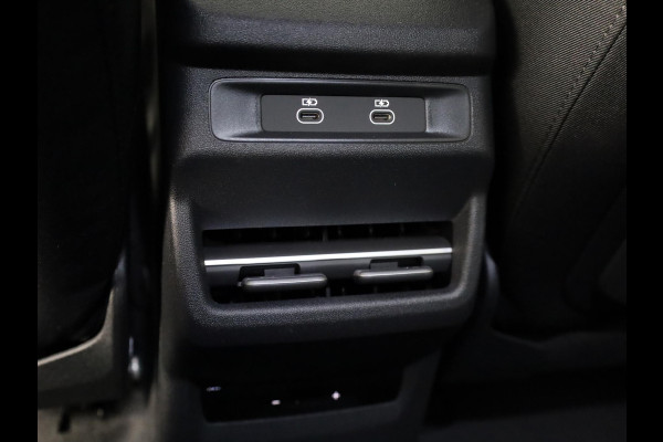 Audi Q3 Advanced edition e-hybrid 272 pk | Techniekpakket plus | Ambiente lichtpakket | Privacy glas | 18'' LM zwart |