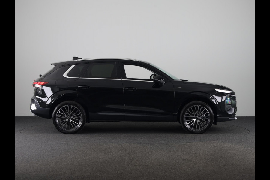 Audi Q3 Advanced edition e-hybrid 272 pk | Techniekpakket plus | Ambiente lichtpakket | Privacy glas | 18'' LM zwart |