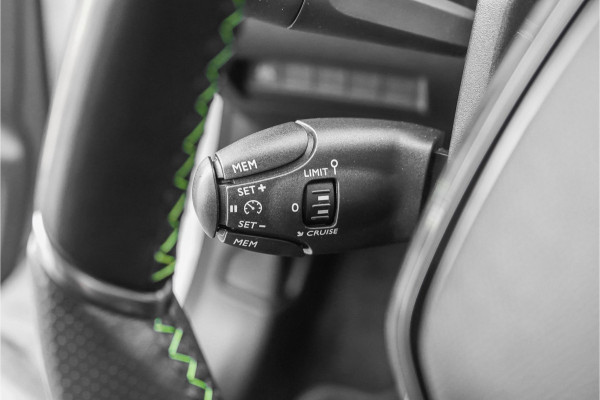 Peugeot e-208 EV GT 350 50 kWh Climate Parkeerhulp Camera 17"