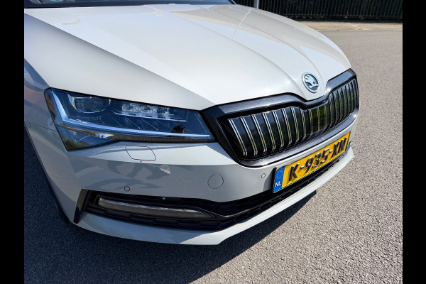 Škoda Superb Combi 1.4 TSI iV 218PK Sportline Black-Line Pano Memory Canton 360"Virtual/Displ Matrix Keyless Electr Trekhaak
