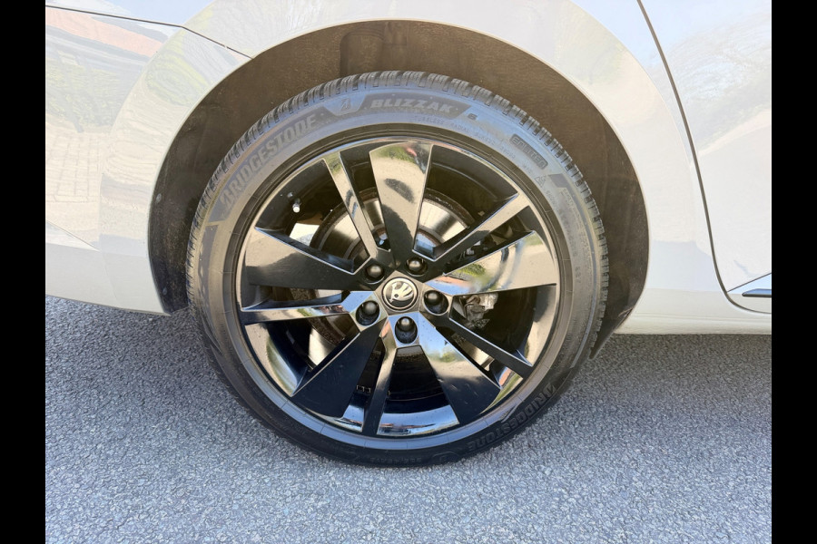 Škoda Superb Combi 1.4 TSI iV 218PK Sportline Black-Line Pano Memory Canton 360"Virtual/Displ Matrix Keyless Electr Trekhaak