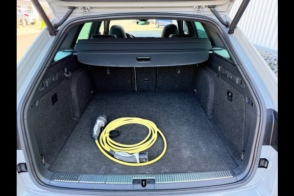 Škoda Superb Combi 1.4 TSI iV 218PK Sportline Black-Line Pano Memory Canton 360"Virtual/Displ Matrix Keyless Electr Trekhaak
