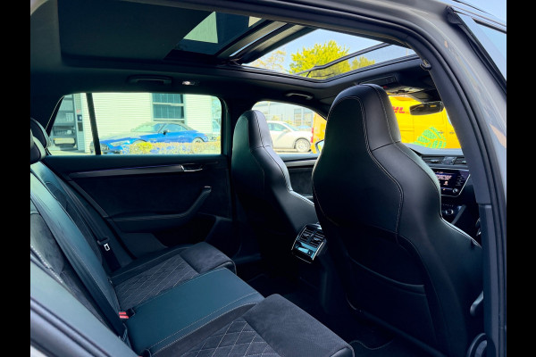Škoda Superb Combi 1.4 TSI iV 218PK Sportline Black-Line Pano Memory Canton 360"Virtual/Displ Matrix Keyless Electr Trekhaak