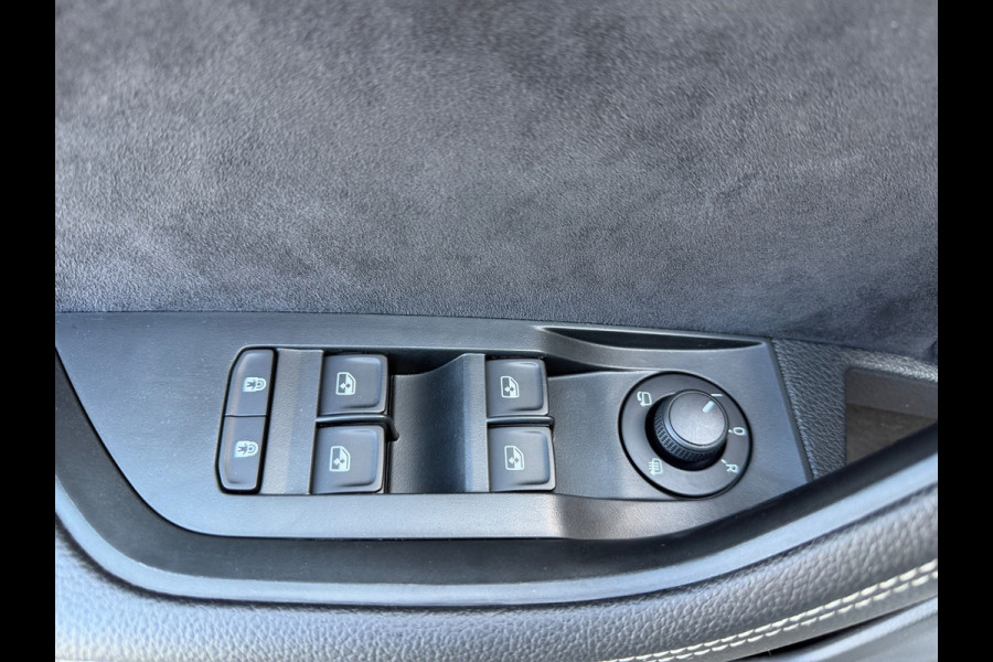 Škoda Superb Combi 1.4 TSI iV 218PK Sportline Black-Line Pano Memory Canton 360"Virtual/Displ Matrix Keyless Electr Trekhaak