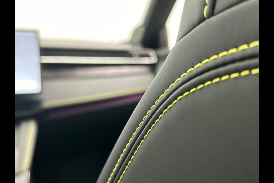 Lynk & Co 01 1.5 More | Leder| Pano | Stoel+Stuurwielverwarming | Keyless