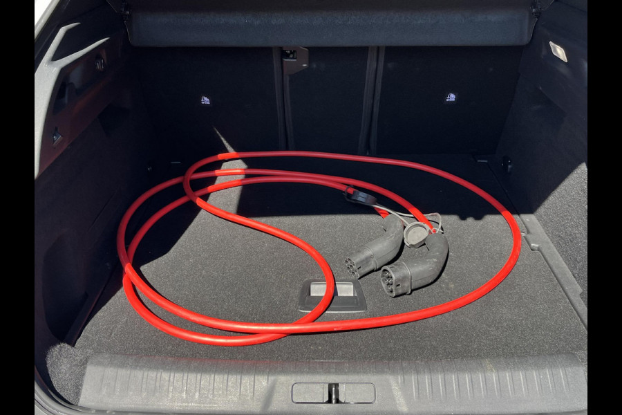 Peugeot E-3008 Allure 73 kWh SOH 96%| ACHTERUITRIJCAMERA| | KEYLESS ENTRY | WARMTEPOMP| 11.000KM! | DIGI. DASH| STOELVERWARMING| CARPLAY/ ANDROID AUTO|