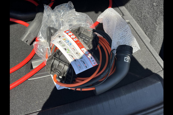 Peugeot E-3008 Allure 73 kWh SOH 96%| ACHTERUITRIJCAMERA| | KEYLESS ENTRY | WARMTEPOMP| 11.000KM! | DIGI. DASH| STOELVERWARMING| CARPLAY/ ANDROID AUTO|