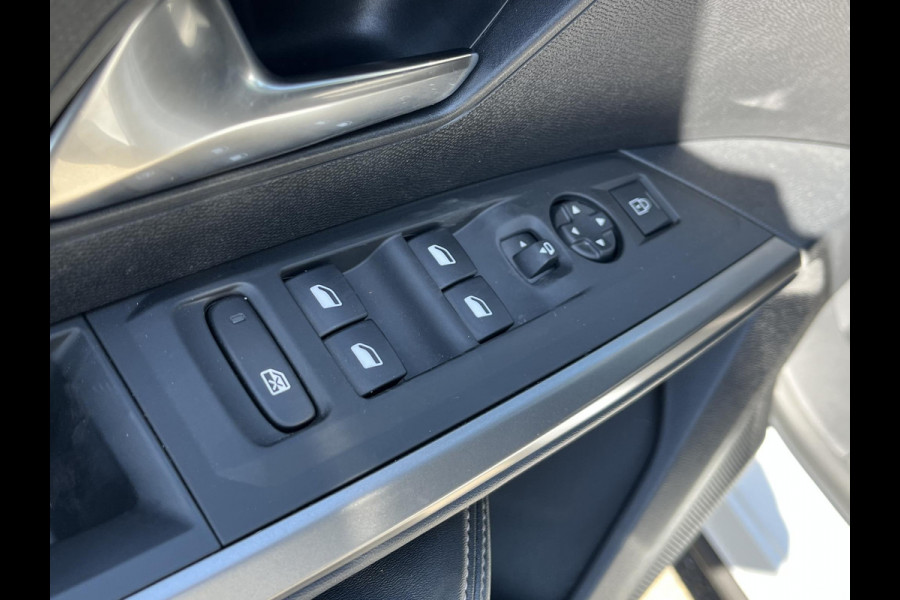 Peugeot E-3008 Allure 73 kWh SOH 96%| ACHTERUITRIJCAMERA| | KEYLESS ENTRY | WARMTEPOMP| 11.000KM! | DIGI. DASH| STOELVERWARMING| CARPLAY/ ANDROID AUTO|