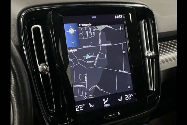 Volvo XC40 2.0 T4 AWD R-Design Trekhaak | Open dak | Stoelverwarming | Achteruitrij camera | Leder | Navigatie