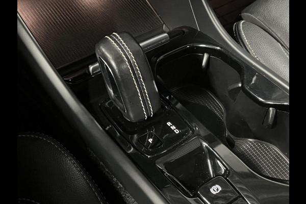 Volvo XC40 2.0 T4 AWD R-Design Trekhaak | Open dak | Stoelverwarming | Achteruitrij camera | Leder | Navigatie