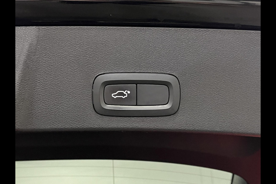 Volvo XC40 2.0 T4 AWD R-Design Trekhaak | Open dak | Stoelverwarming | Achteruitrij camera | Leder | Navigatie