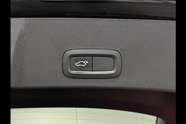 Volvo XC40 2.0 T4 AWD R-Design Trekhaak | Open dak | Stoelverwarming | Achteruitrij camera | Leder | Navigatie